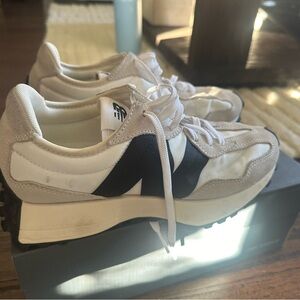 New Balance 327